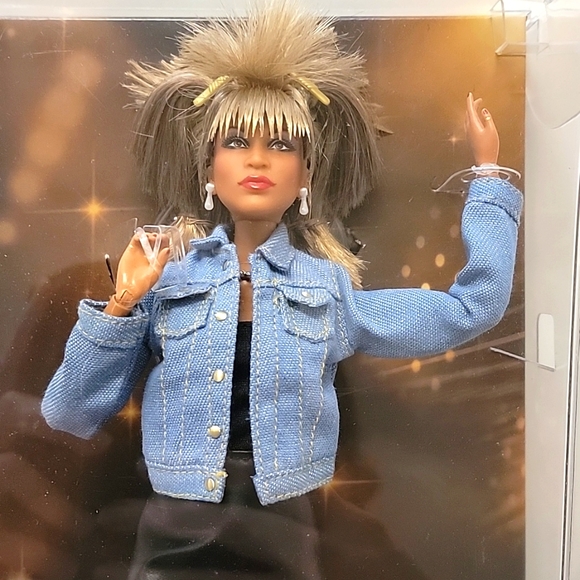 Tina Turner Signature Barbie 'NIN' - Picture 1 of 11